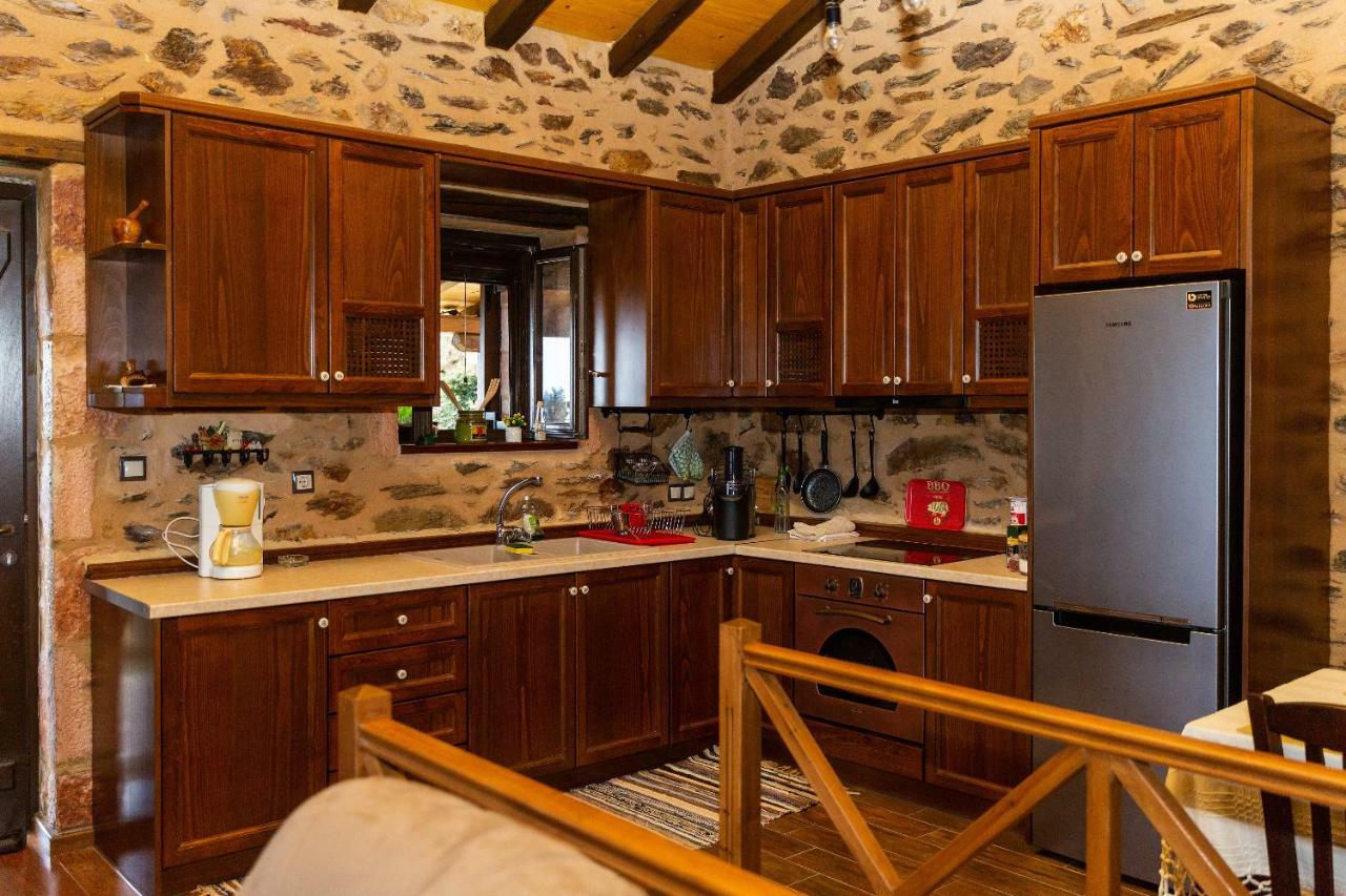 Luxury House In The Hills Guest House Sparta Exterior photo