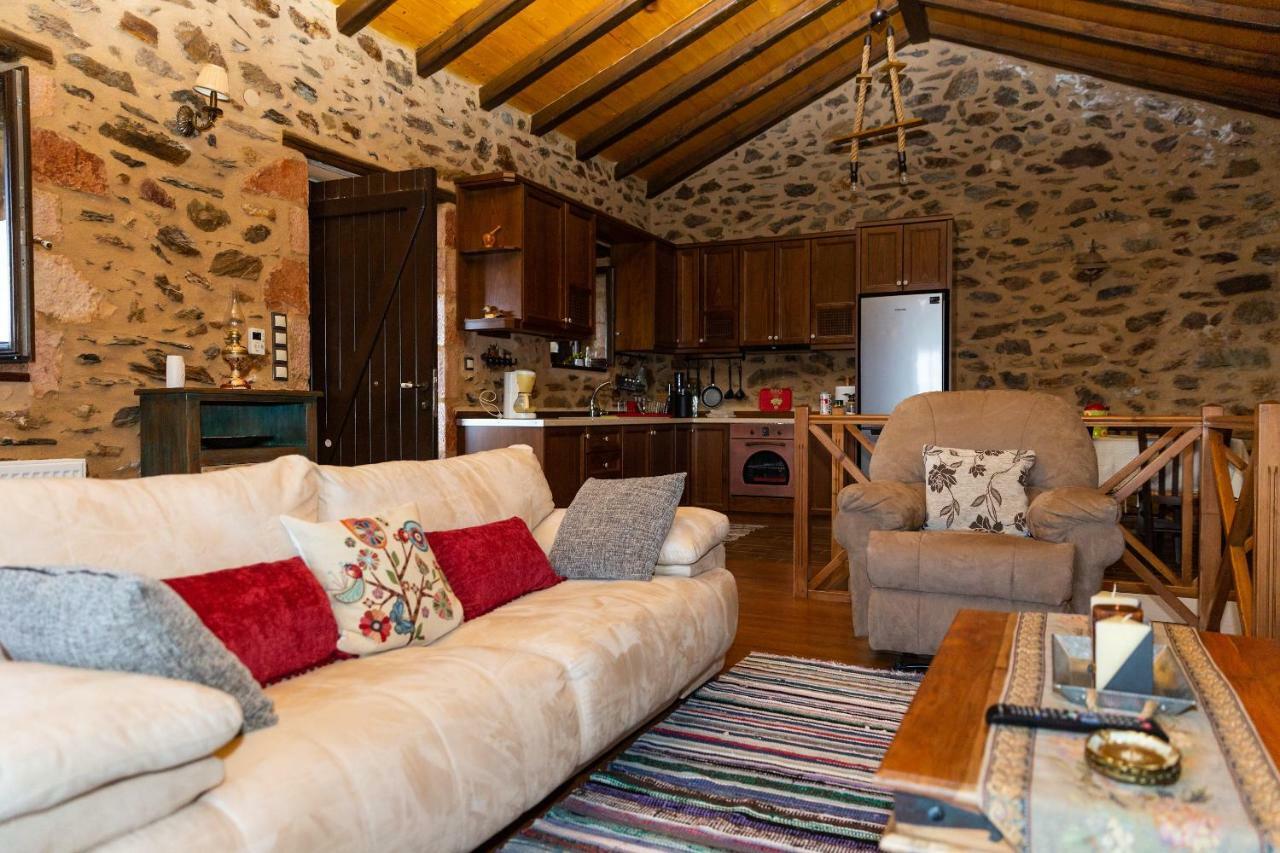Luxury House In The Hills Guest House Sparta Exterior photo